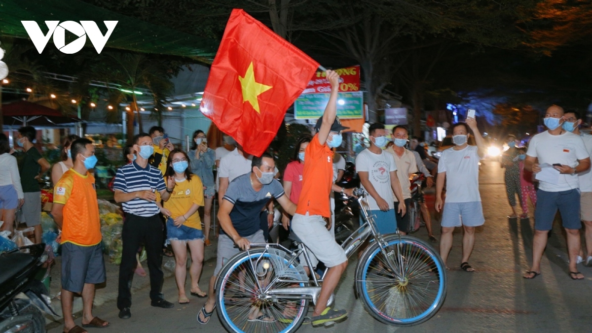 PM believes life will return to normal soon in Vietnam